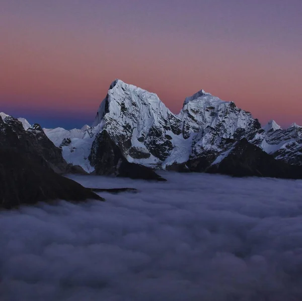 Wysokie Góry Cholatse Taboche Tuż Zachodzie Słońca Widok Gokyo — Zdjęcie stockowe