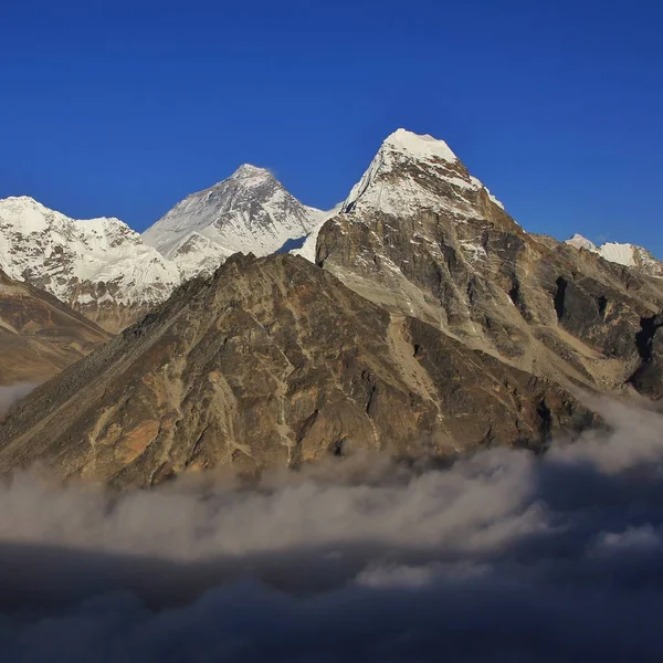 Monte Everest Visto Desde Lugar Valle Gokyo Nepal Mar Niebla — Foto de Stock