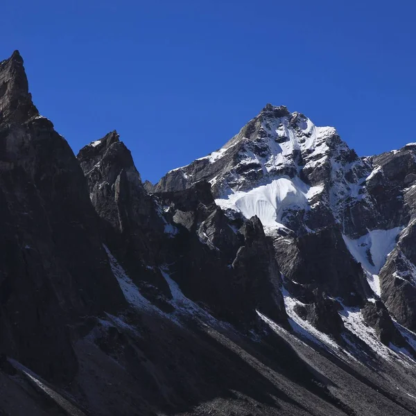 尼泊尔高京谷上游的山脉 — 图库照片