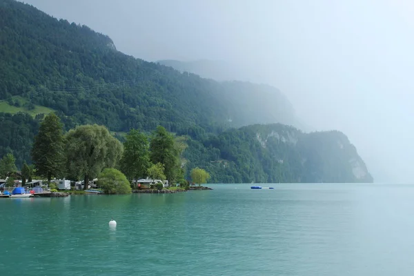 ブリエンツ湖に到着する雨 スイス — ストック写真