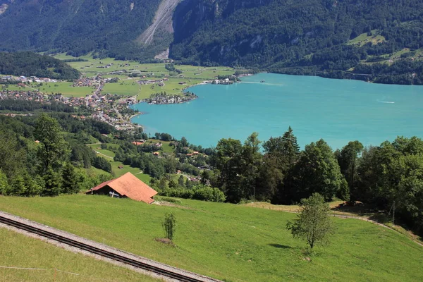 村ブリエンツとターコイズブルーの湖ブリエンツ スイス — ストック写真