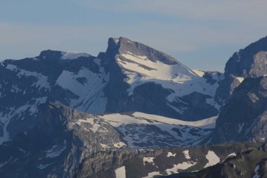 Wendenstoecke Sıradağları'nın zirveleri, İsviçre.