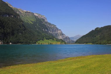 Kloental Gölü'nde yaz günü.