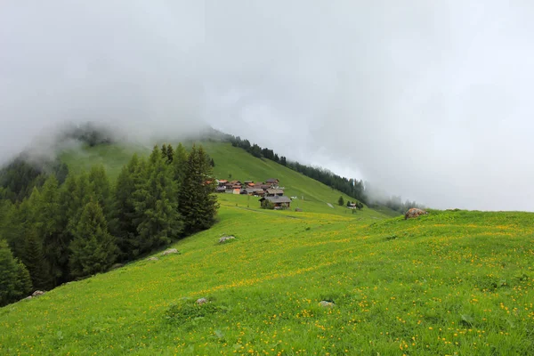 Obermutten Sviçre Sisli Bir Gün — Stok fotoğraf