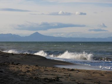 Denia, İspanya'da plajda sakin öğleden sonra.