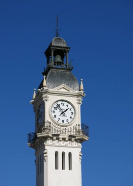 Edificio Del Reloj. Valencia limanında saat kulesi.