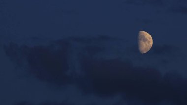 İsveç, Mellerud 'dan yarım ay göründü..