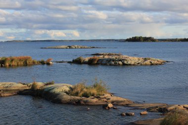 İsveç 'in Vanern Gölü kıyısında eşsiz bir manzara. Mellerud toplumunda sonbahar sahnesi.