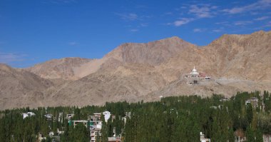 Leh ve Shanti Stupa 'nın bir parçası, Hindistan.