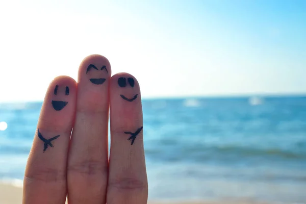 Δάχτυλα Οικογένεια Από Την Ηλιόλουστη Παραλία Καλοκαιρινές Διακοπές — Φωτογραφία Αρχείου