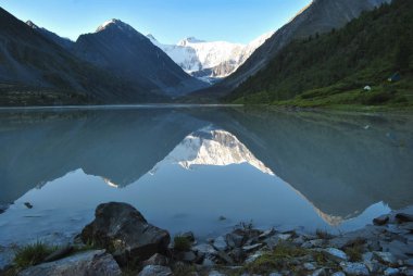 Rüzgar ia yansımaları izlemek için en iyi zaman olmadan Parlak gökyüzü sabah