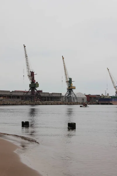 Terminal Portuaire Vue Sur Les Ponts Roulants Depuis Rivage — Photo