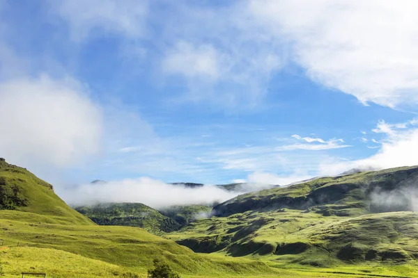 Alçak bulutlar dağ Drakensberg Güney Afrika