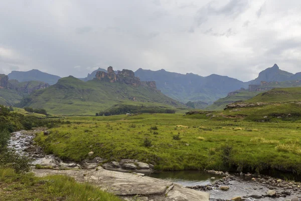 Dağ dere ve Rhino tepe Drakensberg Güney Afrika