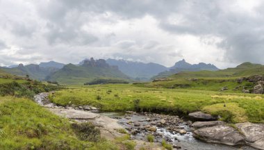 Mlambonia nehir ve Drakensberg