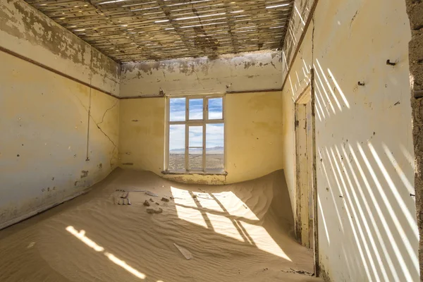 Zon Door Het Raam Zand Kolmanskop Namibië — Stockfoto