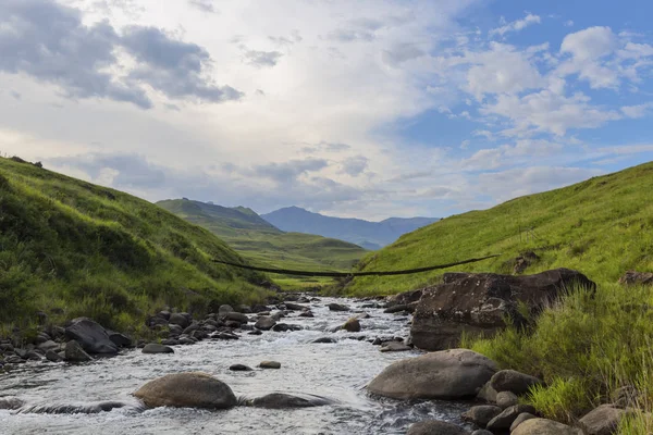 Hängebrücke Über Gebirgsbach Drakensberg Südafrika — Stockfoto