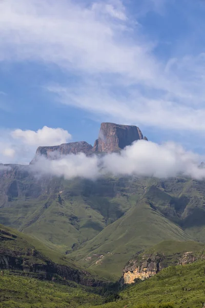 Sentinel Szczyt Chmurach Drakensberg Rpa — Zdjęcie stockowe
