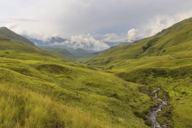 Drakensberg Güney Afrika üzerinde alçak bulutlar
