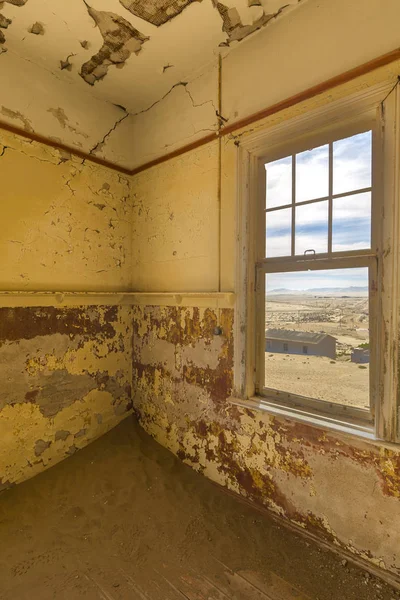 Kijk Door Het Raam Kolmanskop Namibië — Stockfoto