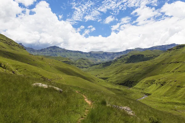 Zelené Údolí Hory Mraky Jižní Afrika — Stock fotografie