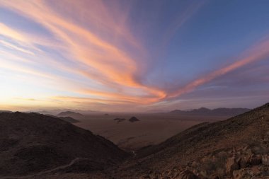 Derma süpürüp Rüzgar bulutlar