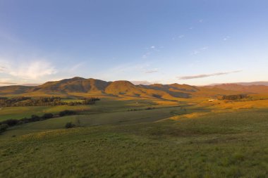 Dağda günün ilk güneşi
