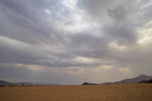 Nubes en el desierto —  Fotos de Stock