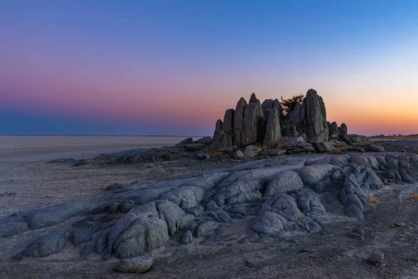 Monolito Rocas Después Puesta Del Sol Isla Kubu — Foto de Stock