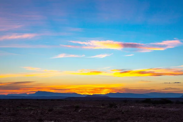 Nuvole Gialle Montagne Blu Tramonto Nel Karoo — Foto Stock