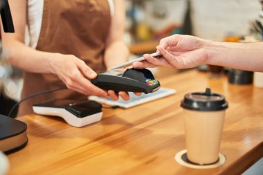 Barista bir müşteriden online ödeme recieves.