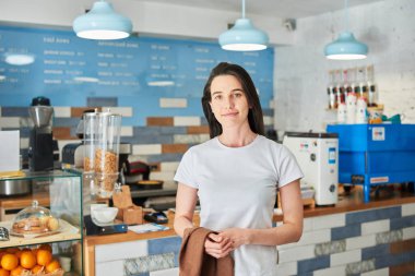 Barista sabah işe hazır olur.
