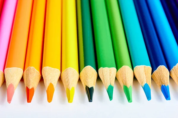 Un ensemble de crayons de couleur — Photo