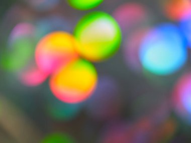 Neon ışıklarının parlak bulanık değişimleri, zengin renk şeması, soyut arkaplan, bokeh, metin için boşluk