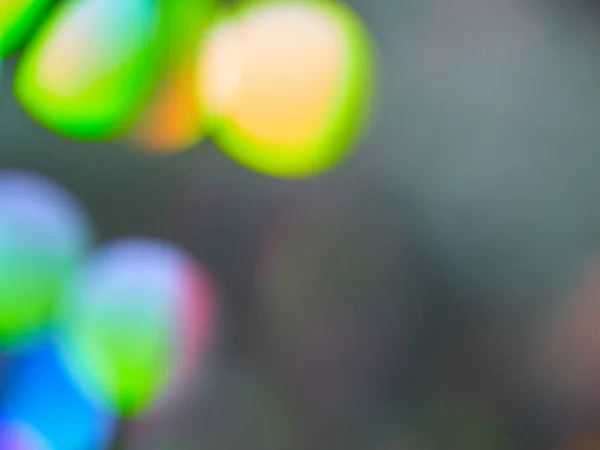 Neon ışıklarının parlak bulanık değişimleri, zengin renk şeması, soyut arkaplan, bokeh, metin için boşluk.