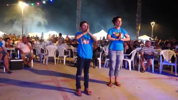 Barn Och Föräldrar Dansar Öppen Dansfestival — Stockvideo