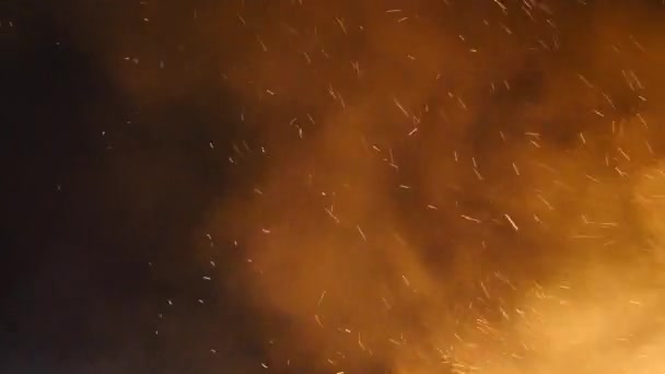 Gyönyörű Burning Hot Sparks Rising Nagy Tűz Éjszakai Égen Absztrakt — Stock videók