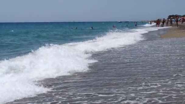 Filmato Onde Che Infrangono Una Bellissima Spiaggia Sabbia Nel Coas — Video Stock