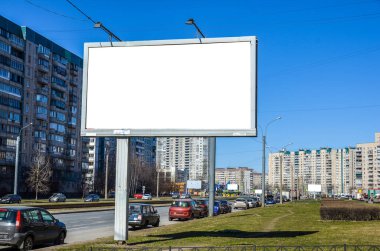 şehir, büyük şehrin sokakları ve büyük bir reklam Billboard. Billboard'da kopya alanı