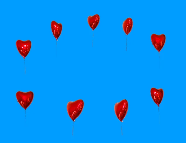 赤い風船のコピー宇宙祭 心臓の形をした赤い風船を持つコンセプトカード — ストック写真