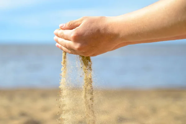 Пісок Часу Дитина Грає Піском Годинник Пісок Тече Вода — стокове фото