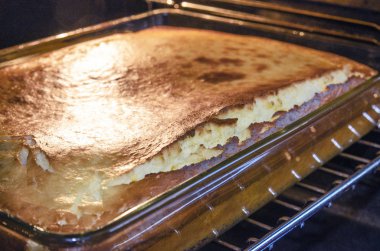 Fırında pişirilmiş elmalı turta..