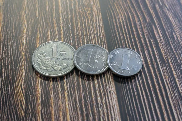 中国のコイン1元とロシアルーブル 経済分野における協力 — ストック写真