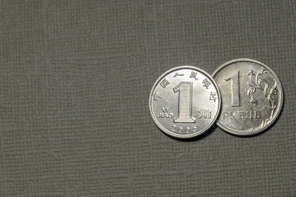 Freundschaftsmünzen Der Weltwirtschaft Der Chinesische Yuan Und Der Russische Rubel — Stockfoto