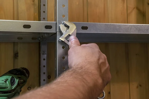 manual labor, work using a wrench, a locksmith collects or disassembles the shelves.