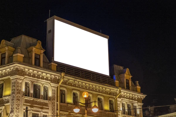 Obrovský Billboard Budově Nočním Městě Noční Reklama Připravený Layout Pro — Stock fotografie