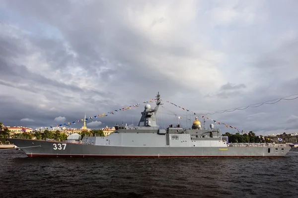 圣彼得堡 Petersburg Russia 2019年7月 科维特号在涅瓦河的 准备参加海军日游行 这是在七月的最后一个星期天庆祝的 — 图库照片