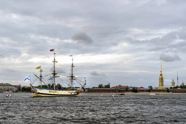 Petersburg Russia July 2019 Frigate Poltava Neva River Preparing Parade — Stock Photo, Image