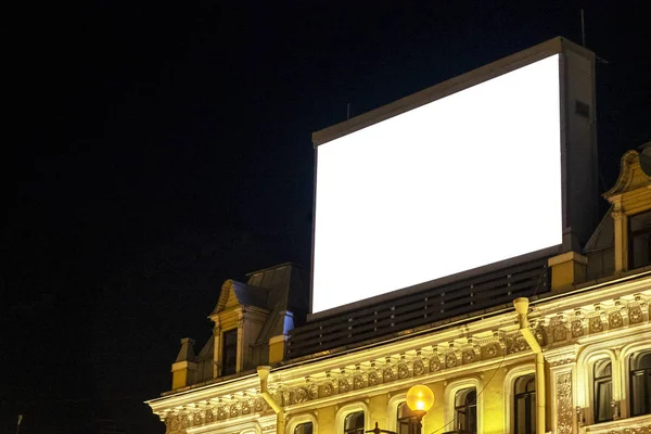 Enorme Cartelera Edificio Ciudad Noche Publicidad Nocturna Disposición Lista Para — Foto de Stock