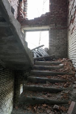 harabe bina ve eski merdiven
